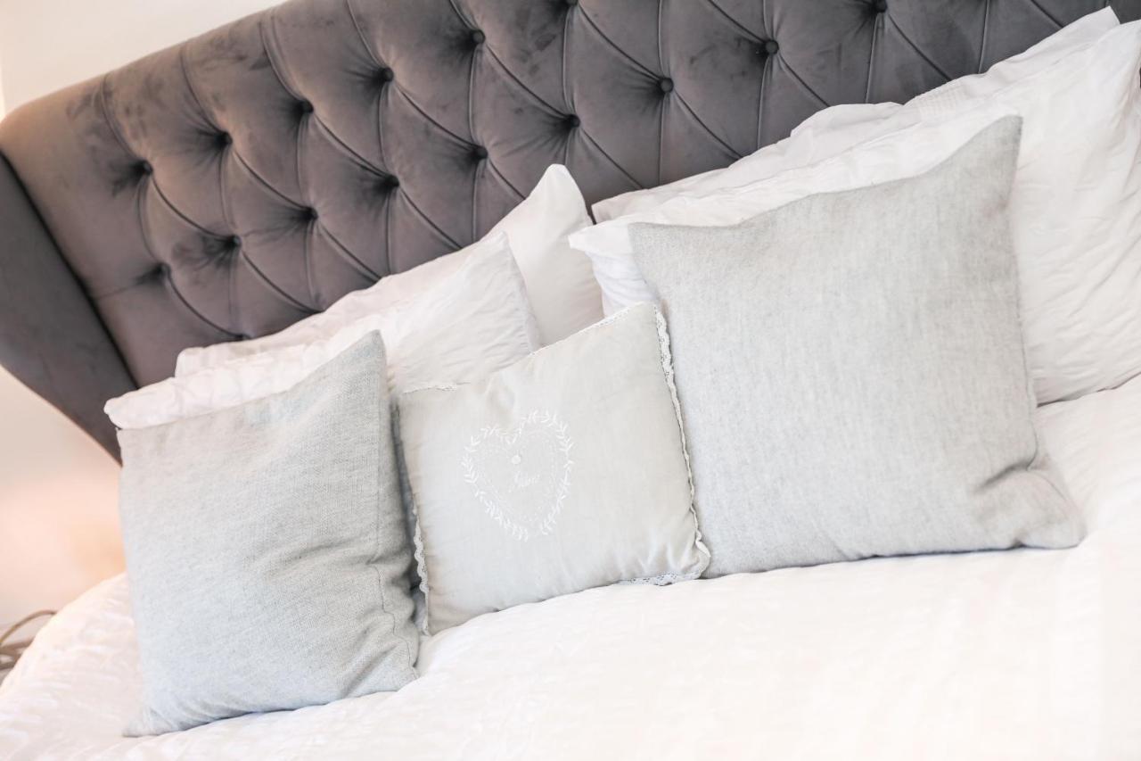 Luxury 3 Bed Royal Mile Apartment Единбург Екстериор снимка