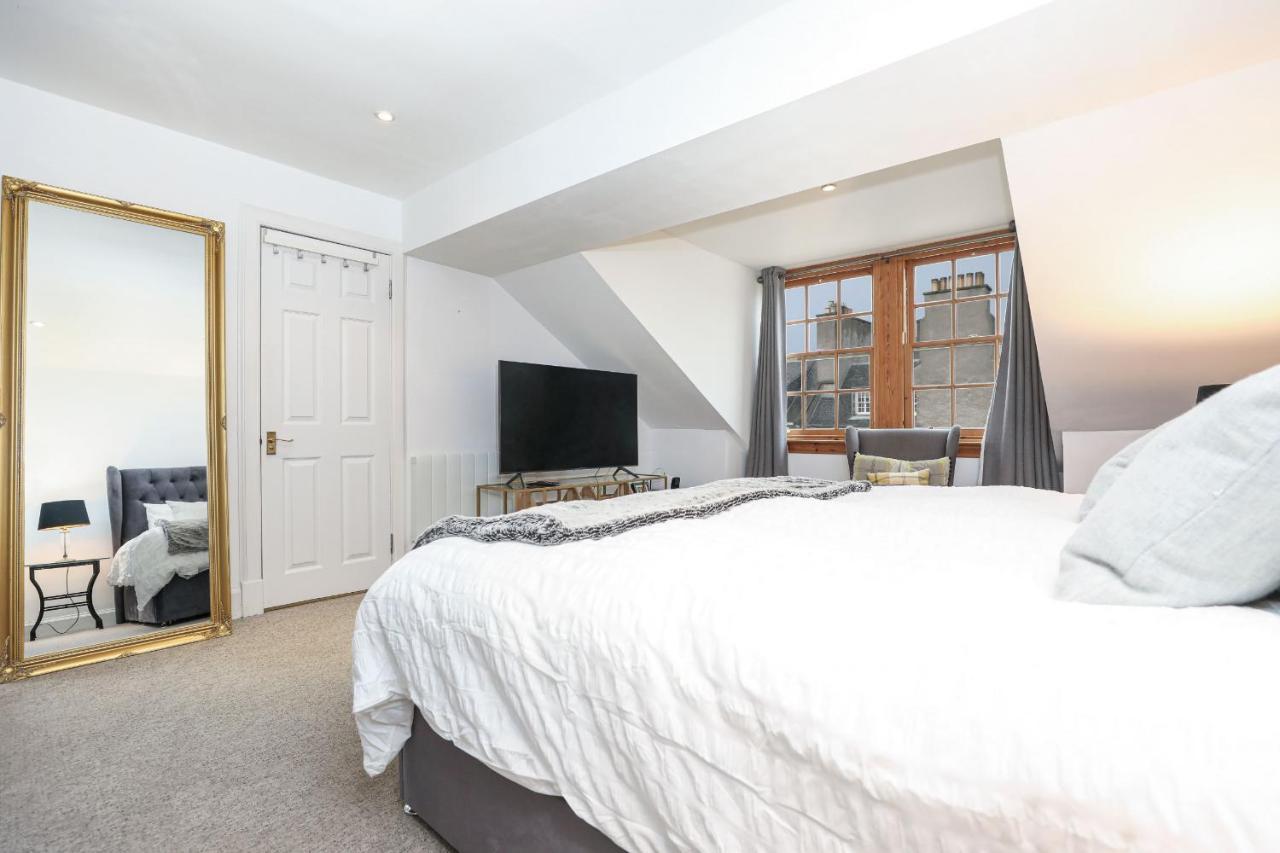 Luxury 3 Bed Royal Mile Apartment Единбург Екстериор снимка