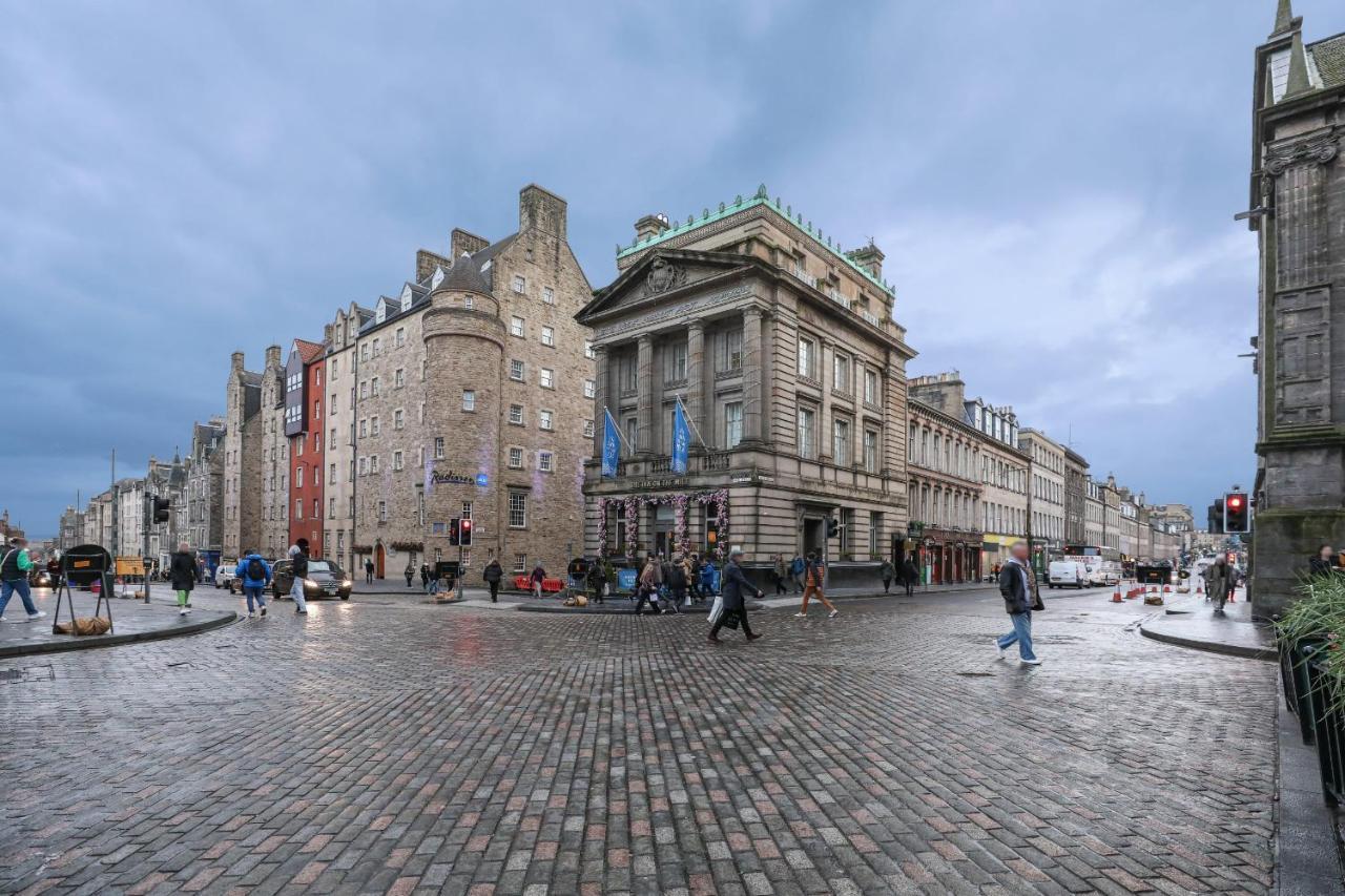 Luxury 3 Bed Royal Mile Apartment Единбург Екстериор снимка